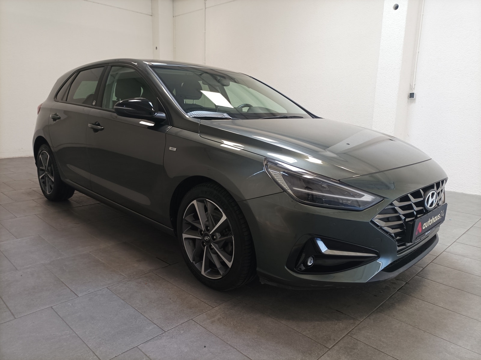 Hyundai i30 Limousine HYUNDAI i30 1.5 T-GDI Hybrid EDITION 30+ Schräghecklimousine #1