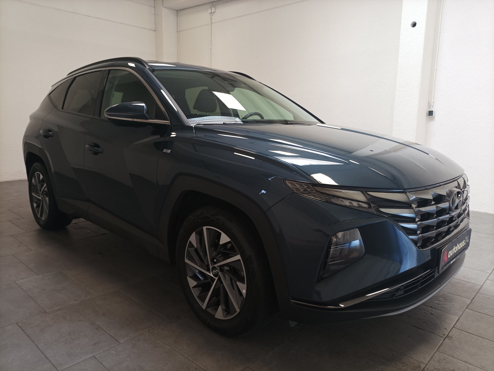 Hyundai Tucson SUV / Crossover / Geländewagen HYUNDAI Tucson 1.6l Turbo 2WD 6MT Advantage Sports Utility Vehicle #1