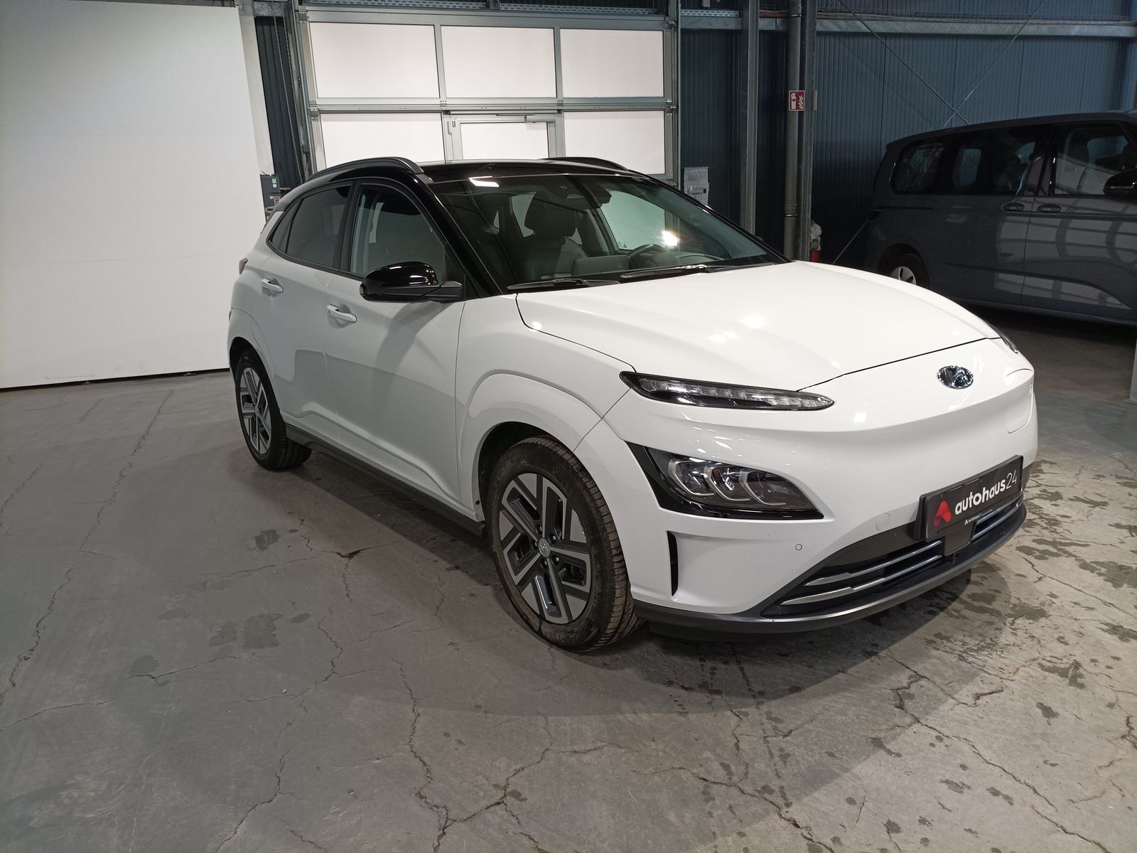 Hyundai Kona SUV / Crossover / Geländewagen HYUNDAI Kona ELEKTRO 150kW Sports Utility Vehicle #1