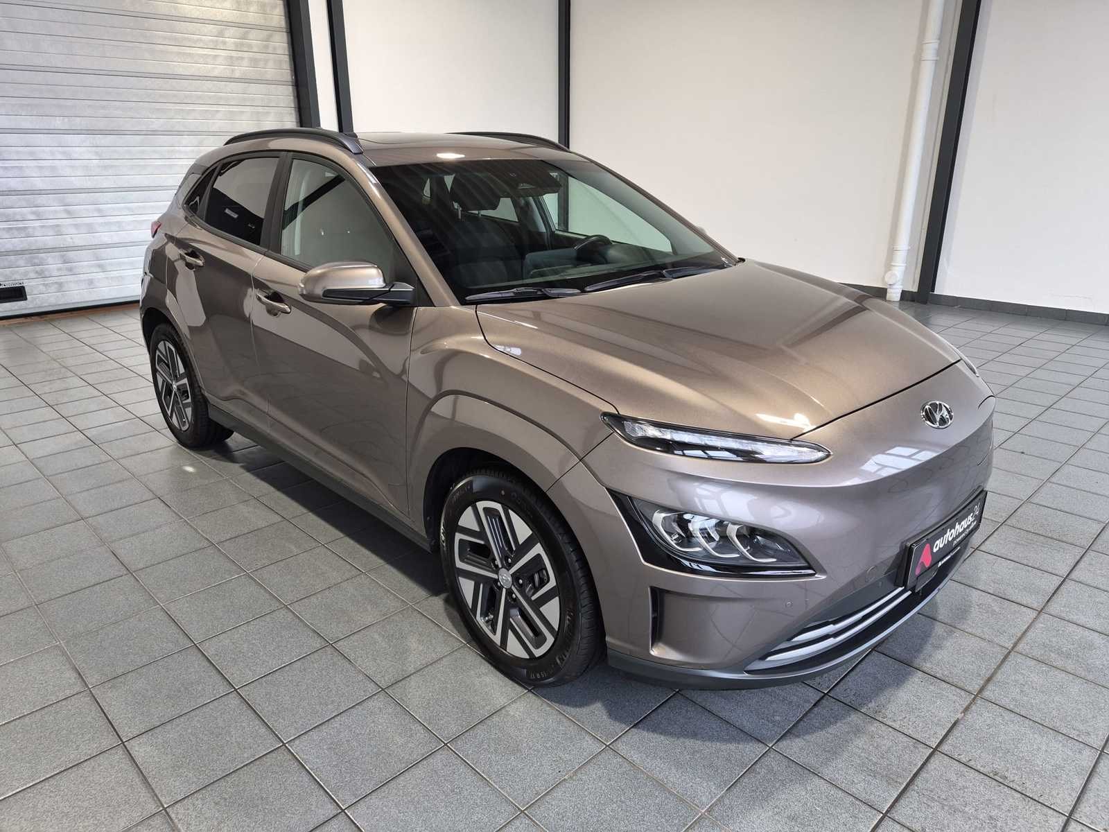 Hyundai Kona SUV / Crossover / Geländewagen HYUNDAI Kona ELEKTRO 150kW Sports Utility Vehicle #1