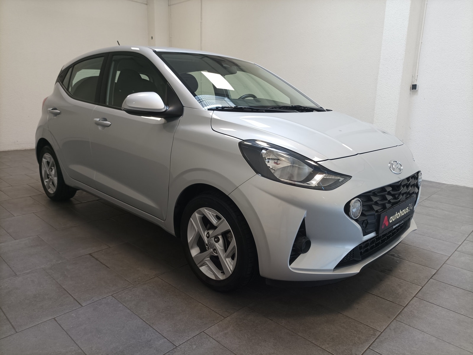 Hyundai i10 Limousine HYUNDAI i10 1.0 Trend Schräghecklimousine #1