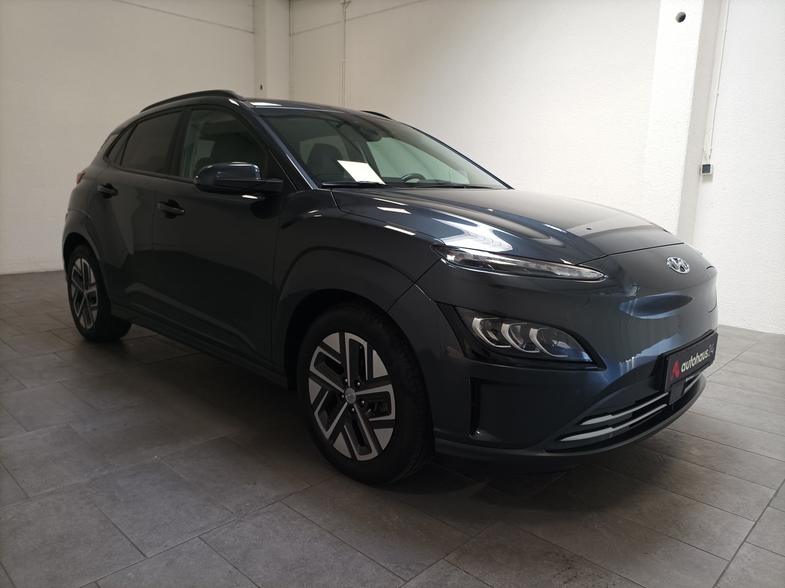 Hyundai Kona SUV / Crossover / Geländewagen HYUNDAI Kona ELEKTRO 150kW Sports Utility Vehicle #1
