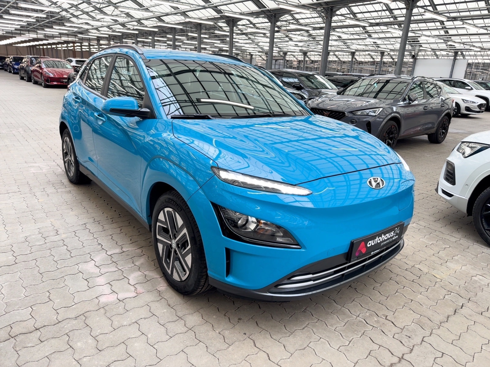 Hyundai Kona SUV / Crossover / Geländewagen HYUNDAI Kona ELEKTRO 100kW Sports Utility Vehicle #1