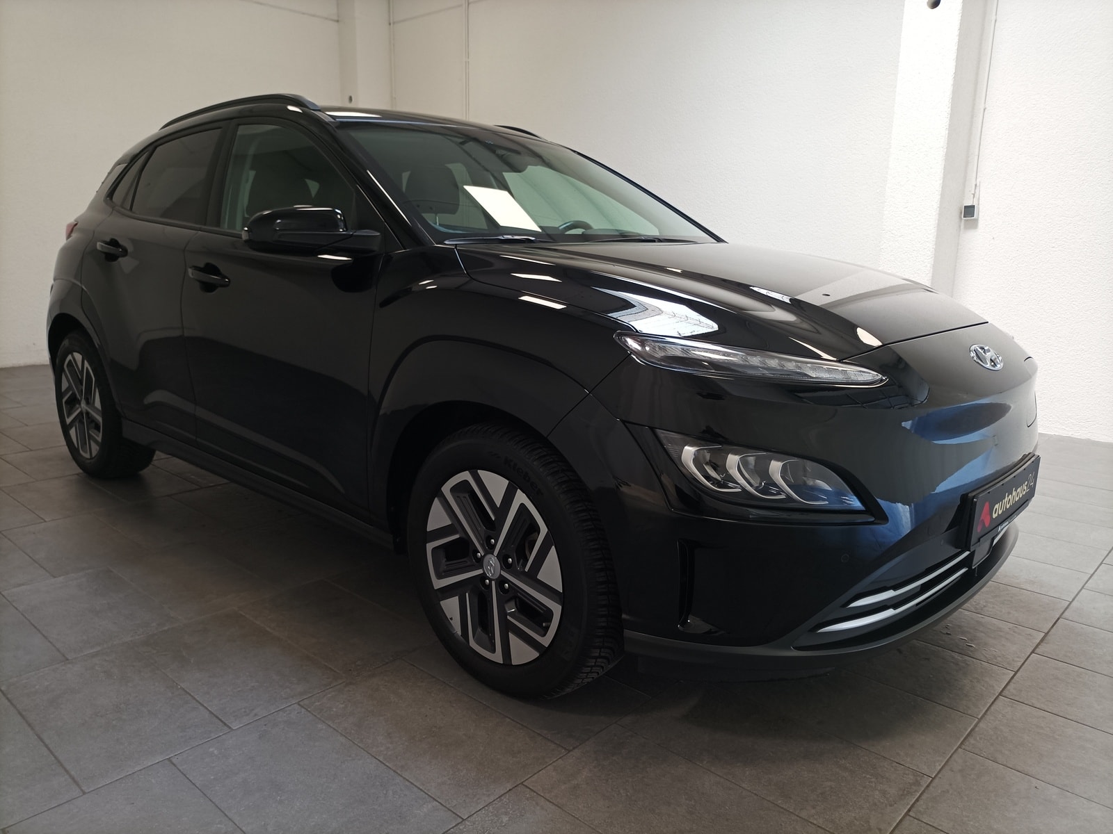 Hyundai Kona SUV / Crossover / Geländewagen HYUNDAI Kona ELEKTRO 100kW Sports Utility Vehicle #1