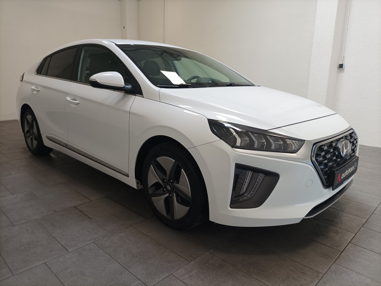 Hyundai IONIQ Limousine HYUNDAI IONIQ 1.6l GDi HYBRID Style Schräghecklimousine #1