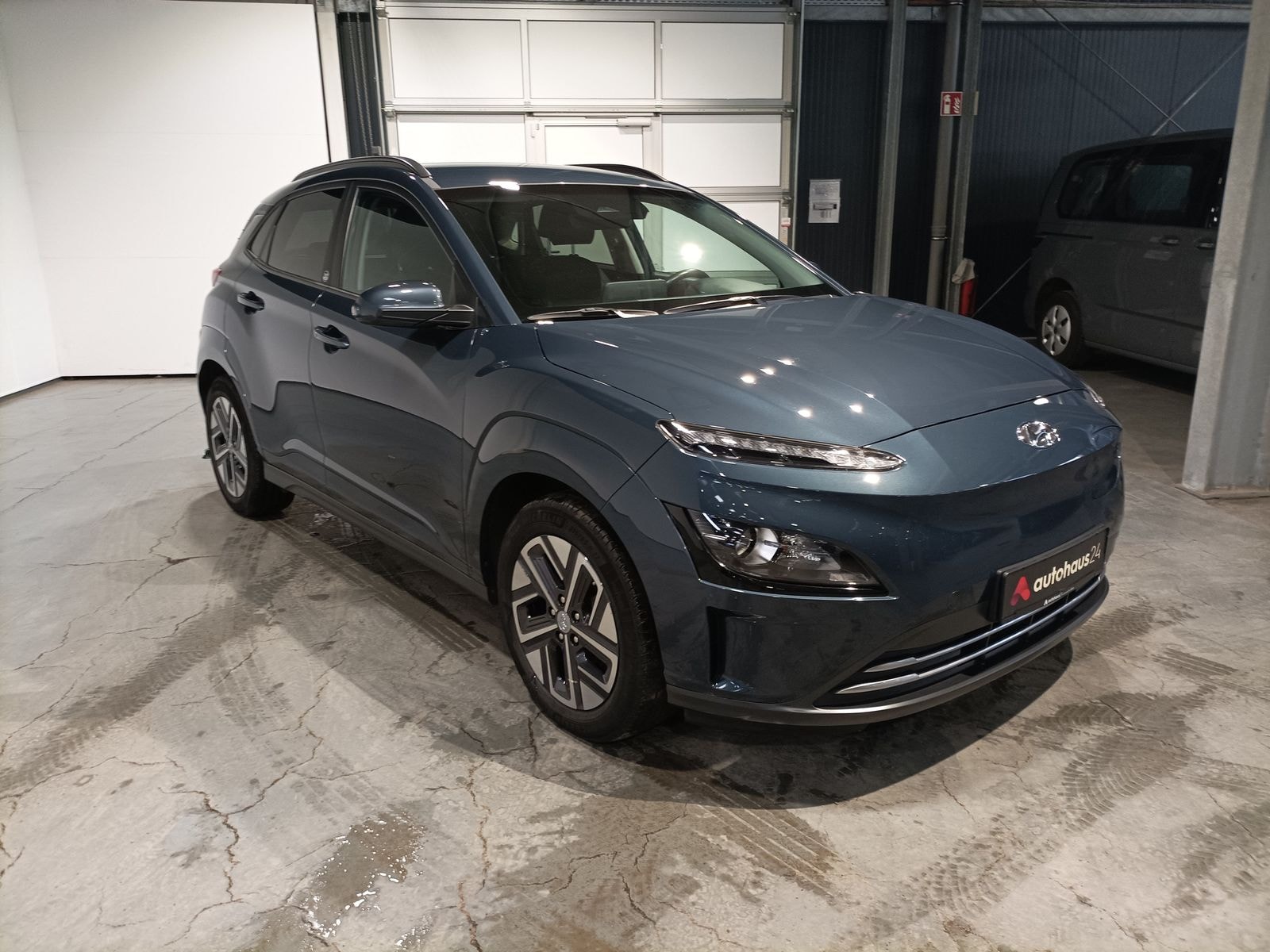 Hyundai Kona SUV / Crossover / Geländewagen HYUNDAI Kona ELEKTRO 100kW Sports Utility Vehicle #1