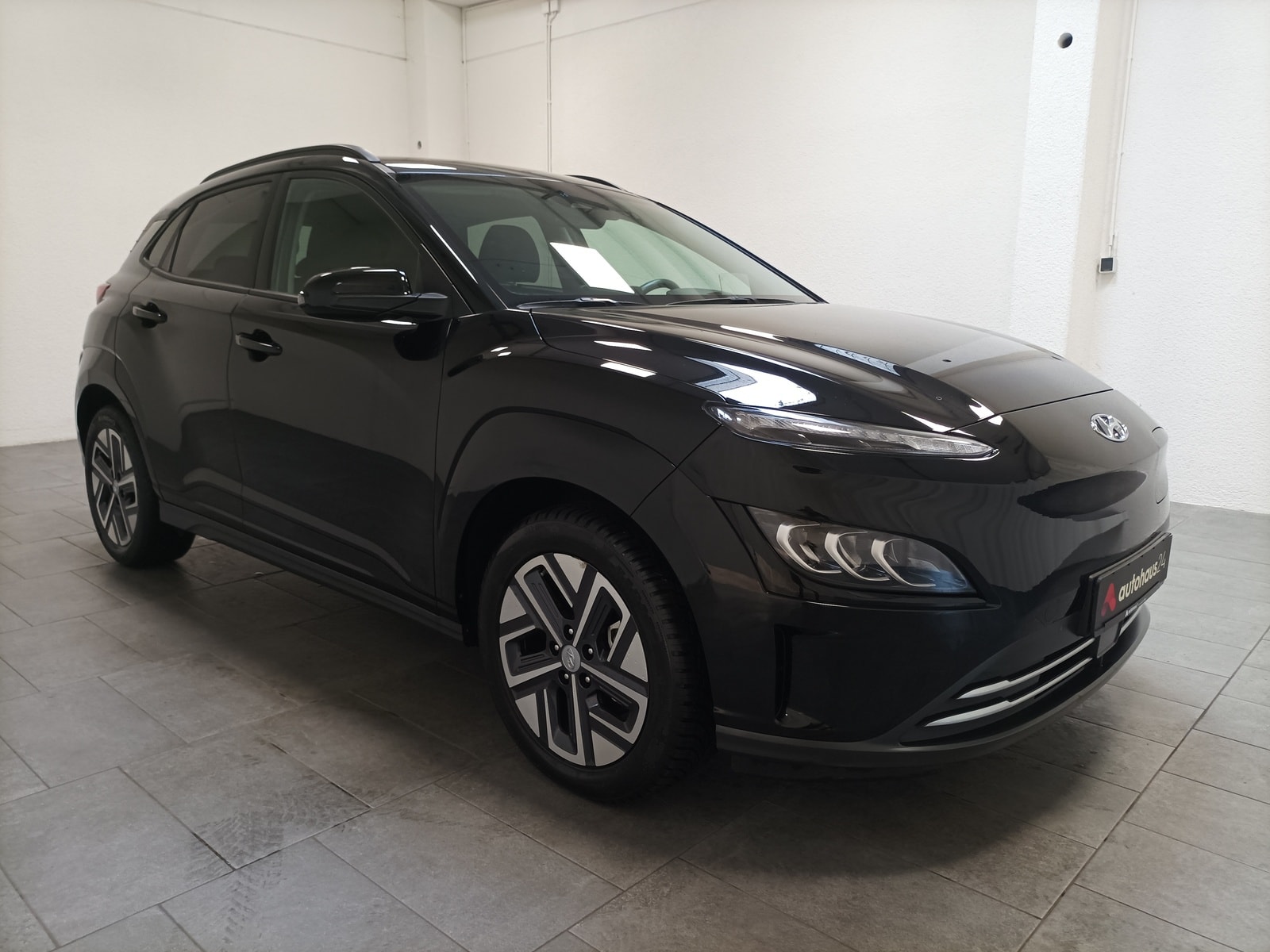 Hyundai Kona SUV / Crossover / Geländewagen HYUNDAI Kona ELEKTRO 100kW Sports Utility Vehicle #1