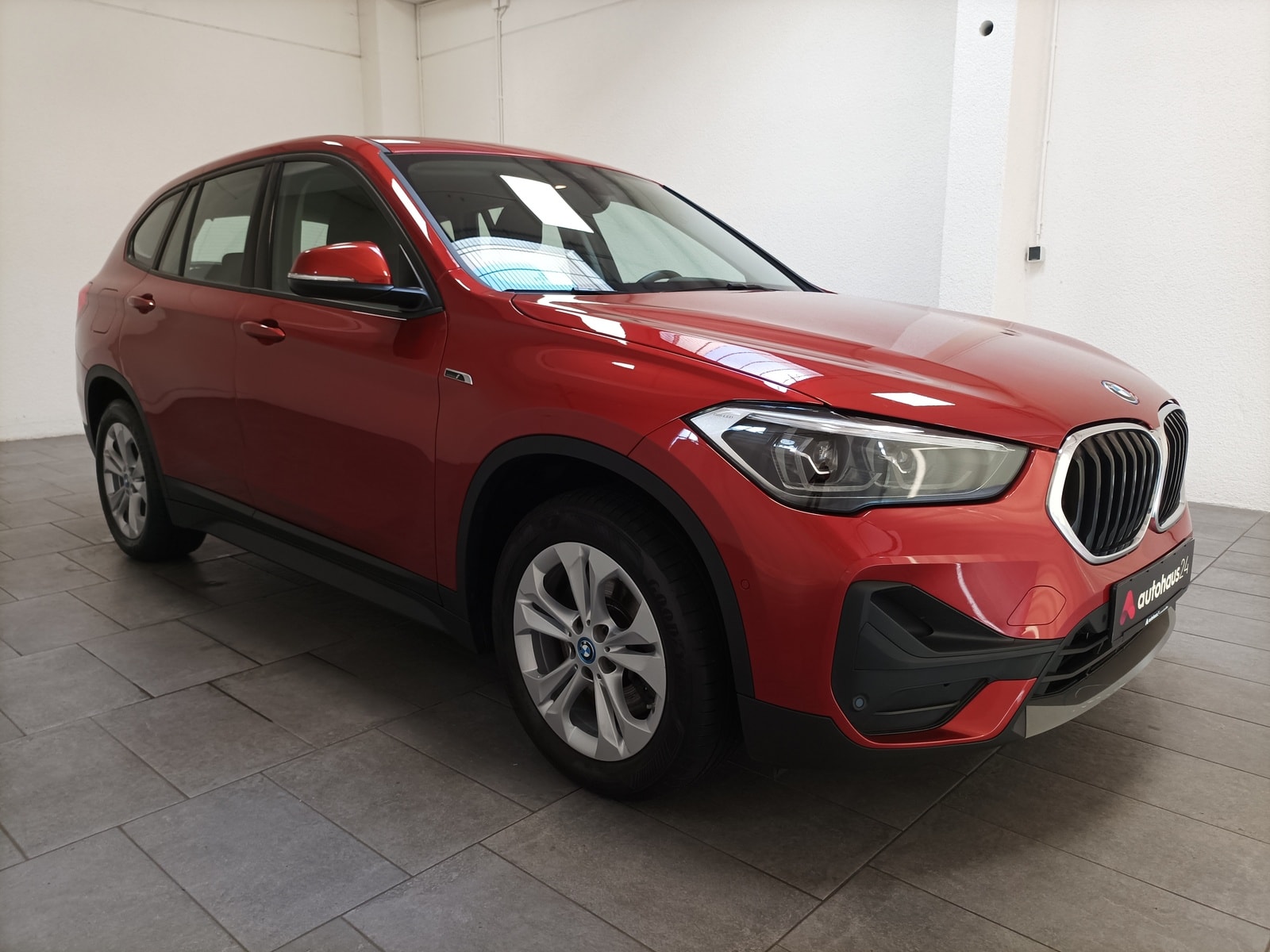 BMW X1 SUV / Crossover / Geländewagen BMW X1 xDrive25e Advantage Steptronic Sports Utility Vehicle #1
