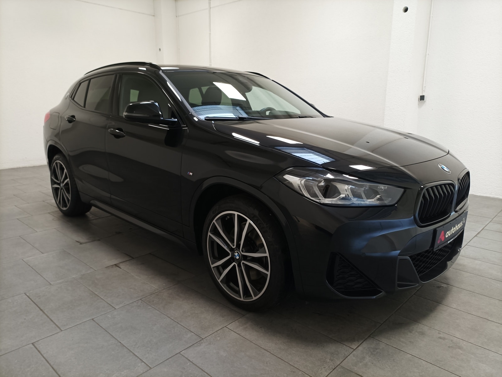 BMW X2 SUV / Crossover / Geländewagen BMW X2 sDrive20d Advantage Steptronic Sports Utility Vehicle #1