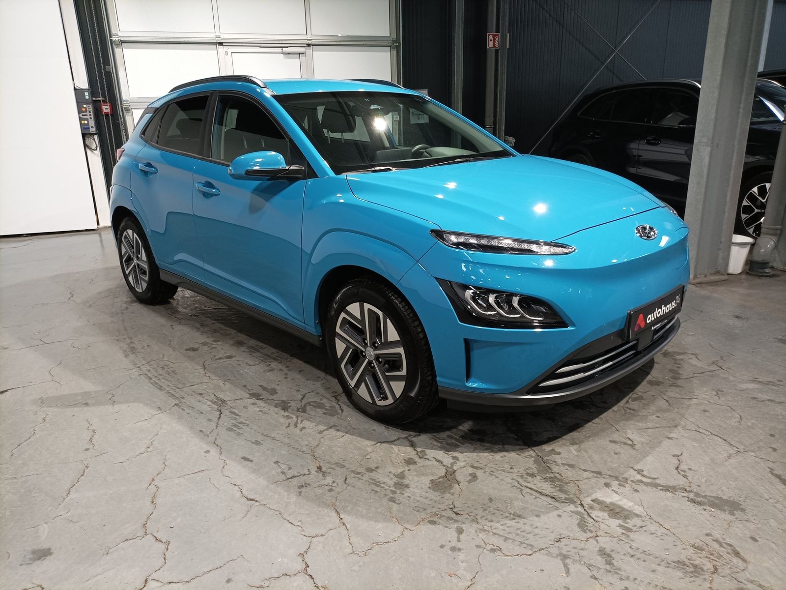 Hyundai Kona SUV / Crossover / Geländewagen HYUNDAI Kona ELEKTRO 100kW Sports Utility Vehicle #1