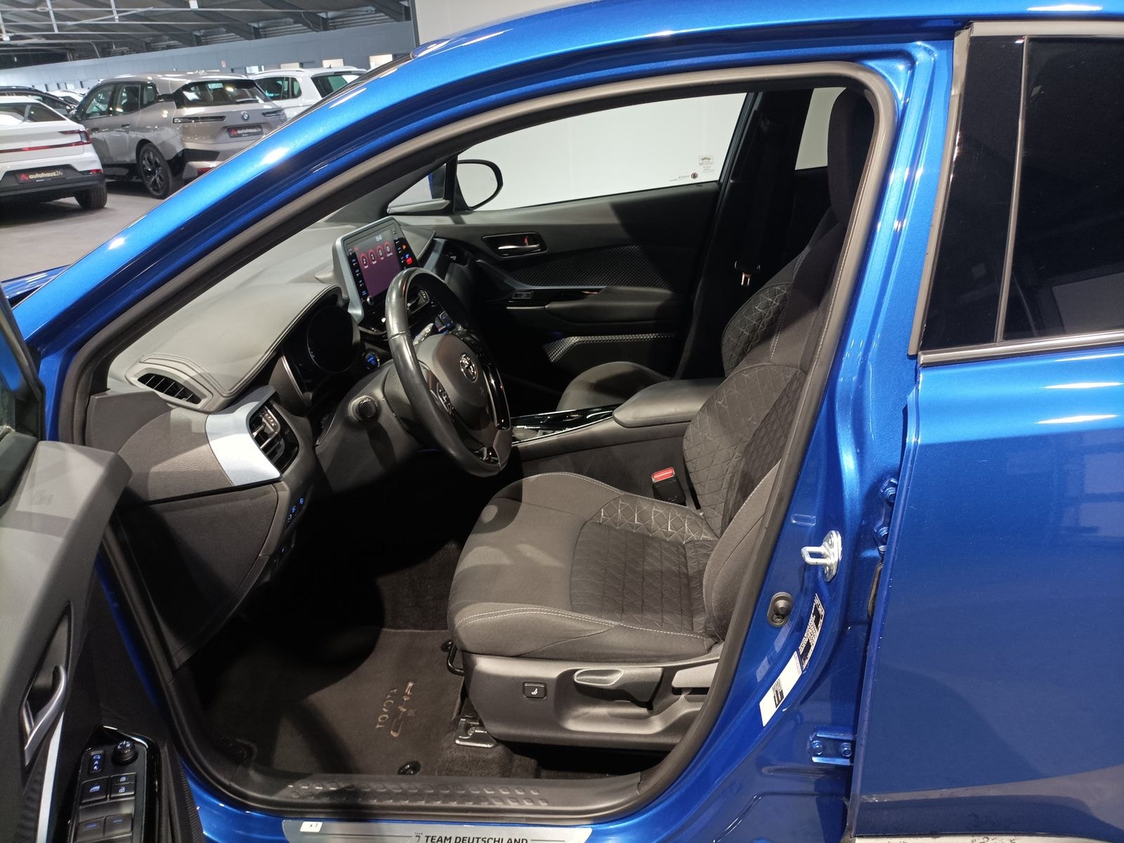 Toyota C-HR SUV C-HR 2.0 Hybrid Team D #8