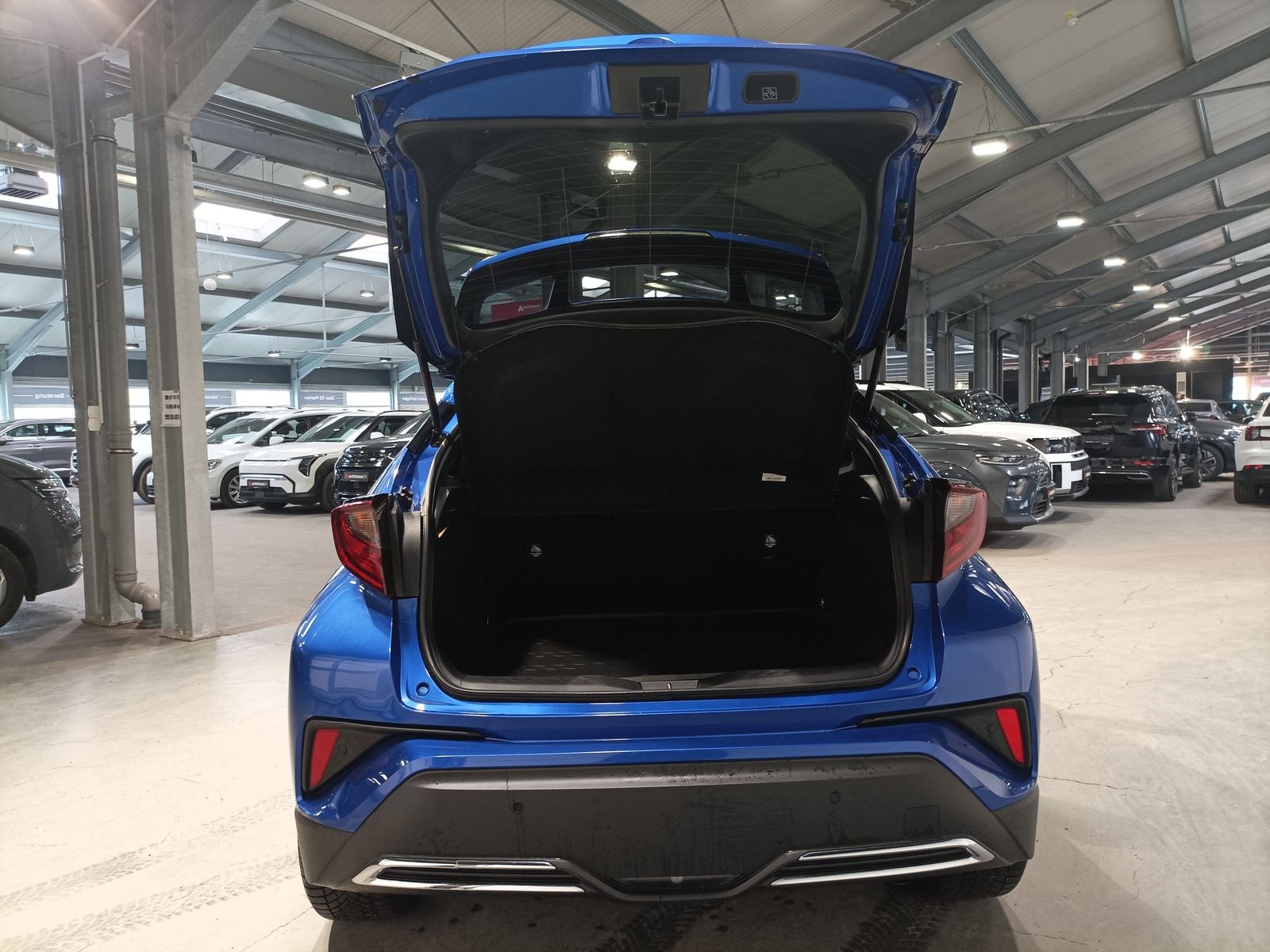 Toyota C-HR SUV C-HR 2.0 Hybrid Team D #6