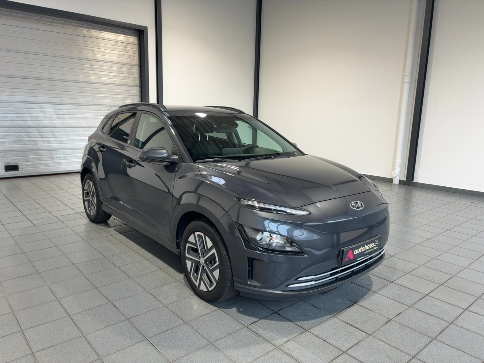 Hyundai Kona SUV / Crossover / Geländewagen HYUNDAI Kona ELEKTRO 100kW Sports Utility Vehicle #1