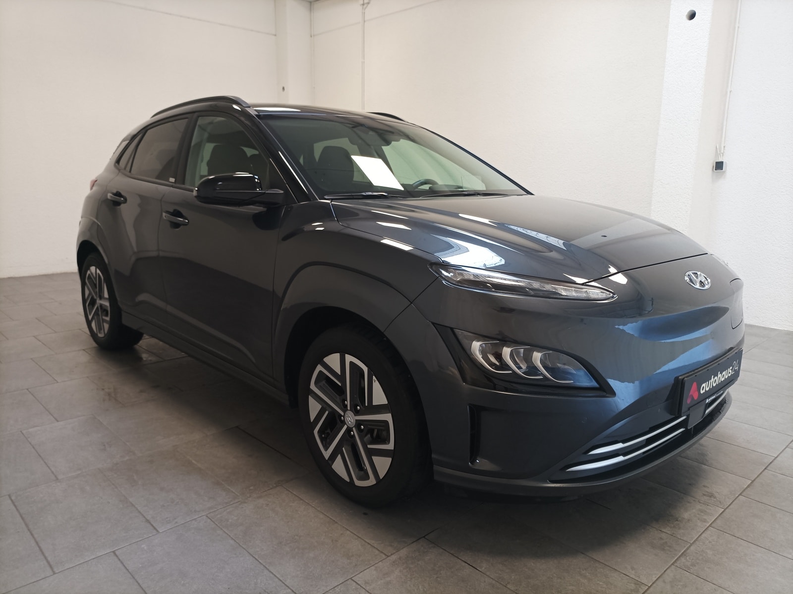 Hyundai Kona SUV / Crossover / Geländewagen HYUNDAI Kona ELEKTRO 100kW Sports Utility Vehicle #1