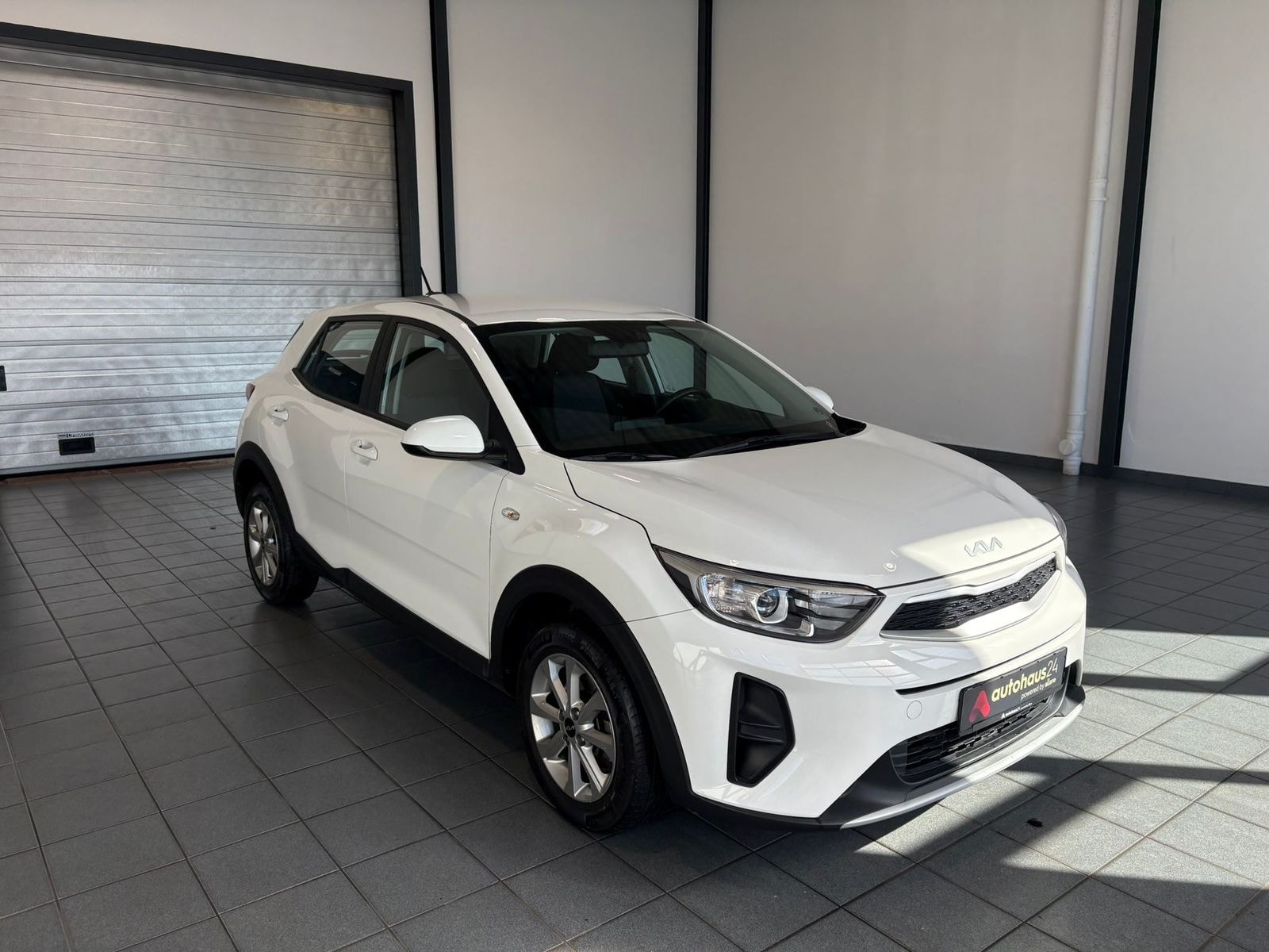 Kia Stonic SUV / Crossover / Geländewagen KIA Stonic 1.0 T-GDI 100 Edition 7 DCT7 Sports Utility Vehicle #1