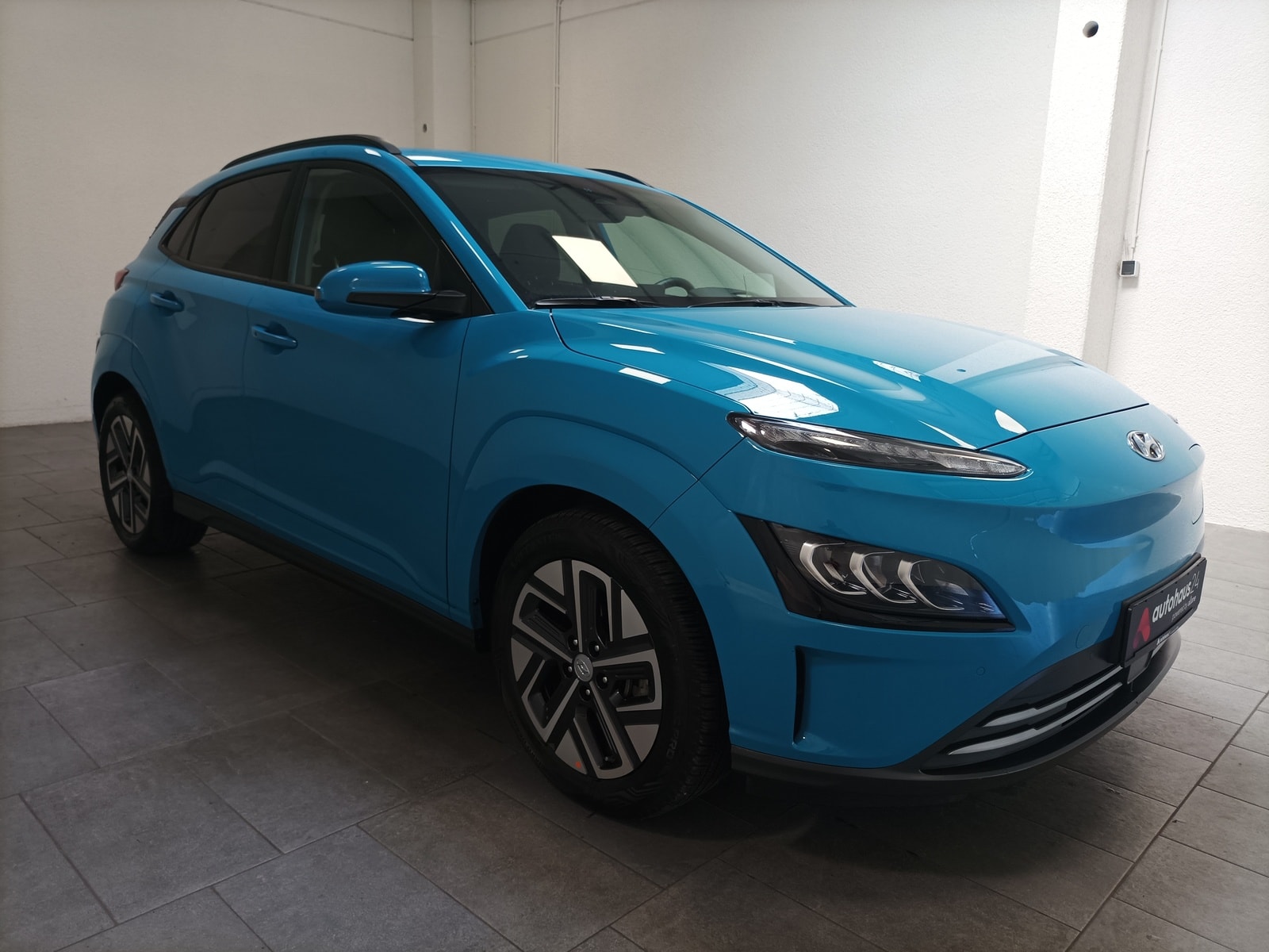 Hyundai Kona SUV / Crossover / Geländewagen HYUNDAI Kona ELEKTRO 150kW Select-Paket Sports Utility Vehicle #1