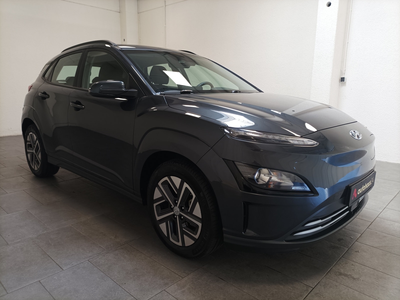 Hyundai Kona SUV / Crossover / Geländewagen HYUNDAI Kona ELEKTRO 100kW Sports Utility Vehicle #1