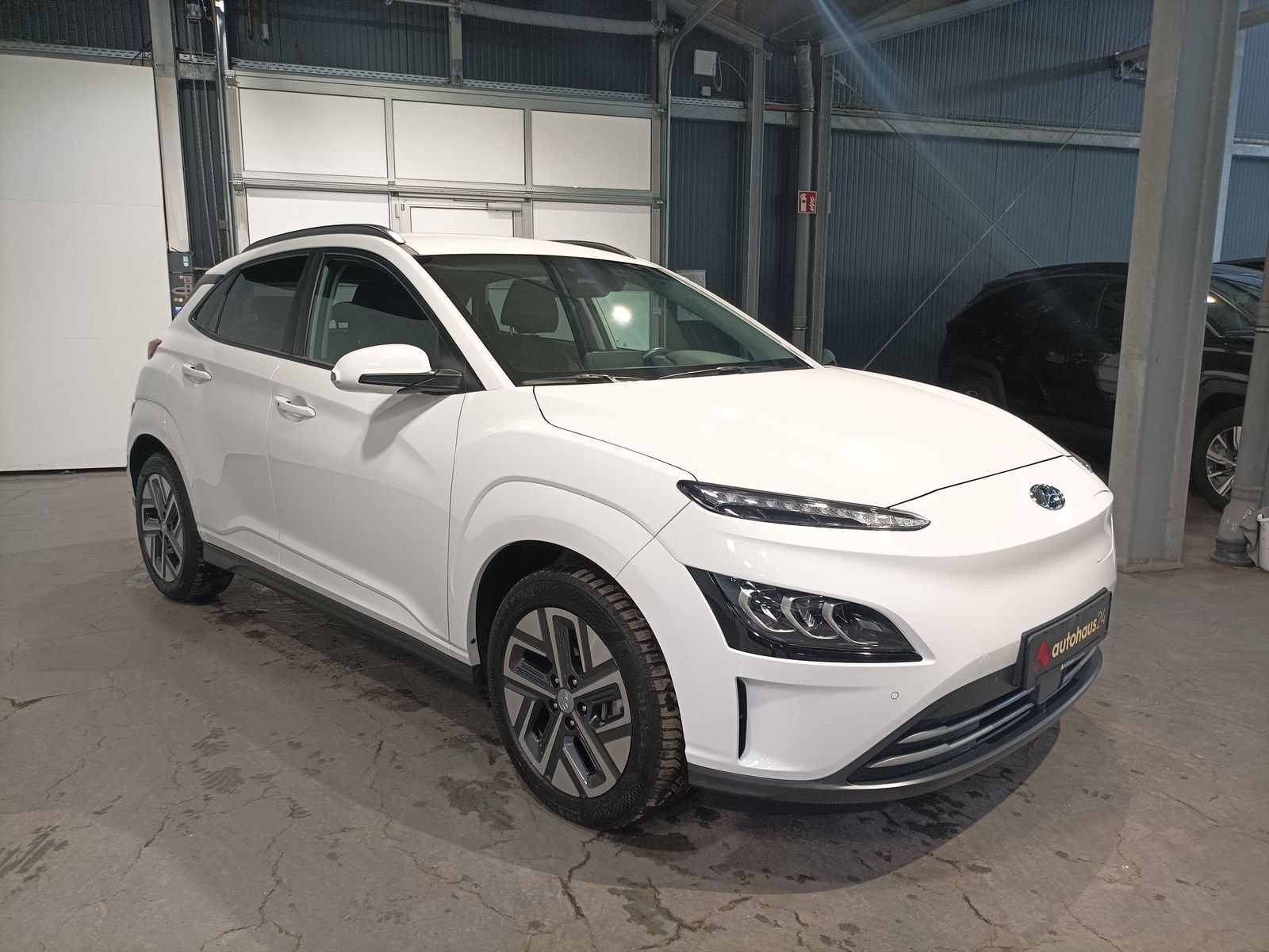 Hyundai Kona SUV / Crossover / Geländewagen HYUNDAI Kona ELEKTRO 100kW Sports Utility Vehicle #1