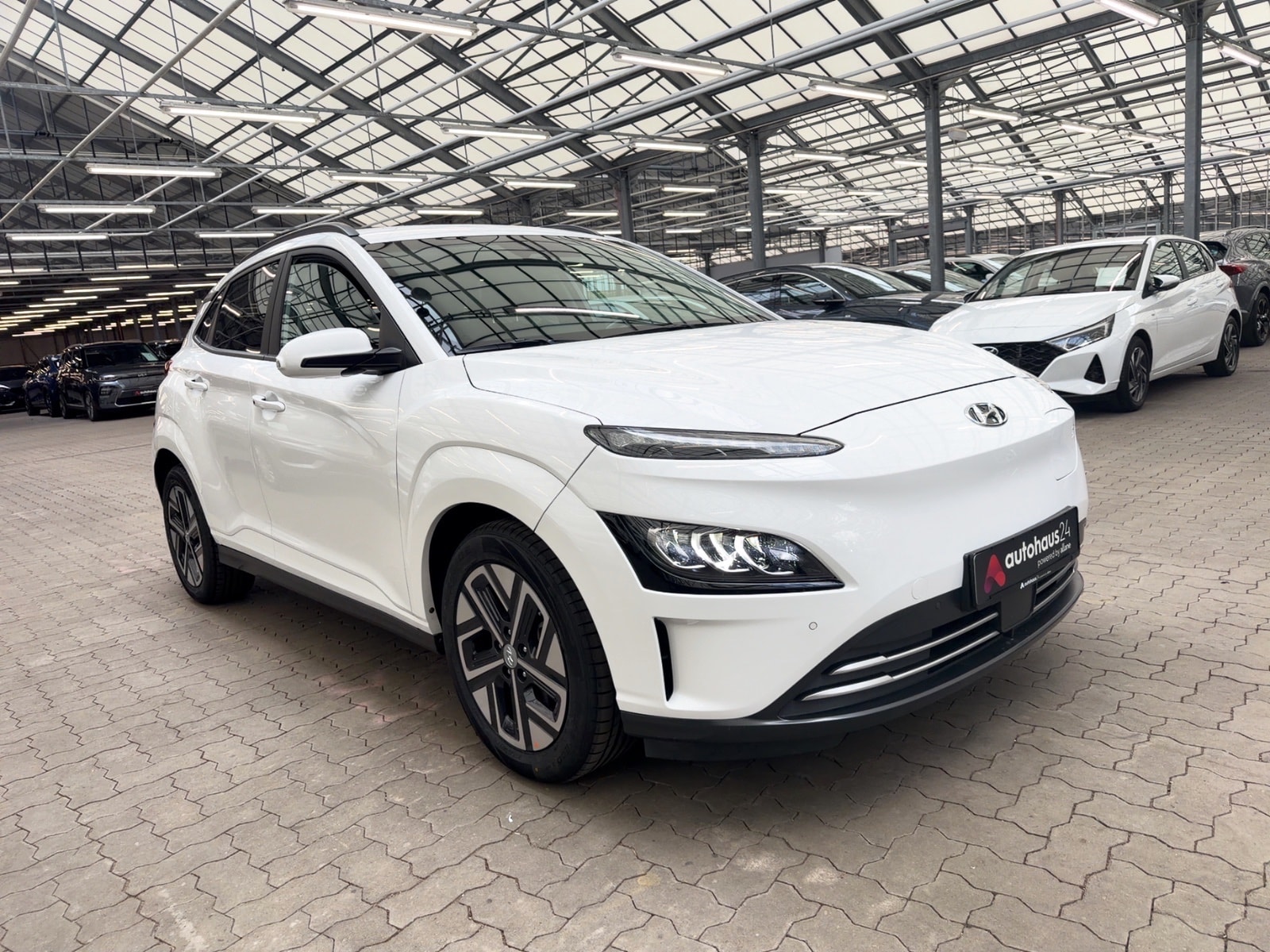 Hyundai Kona SUV / Crossover / Geländewagen HYUNDAI Kona ELEKTRO 150kW Sports Utility Vehicle #1