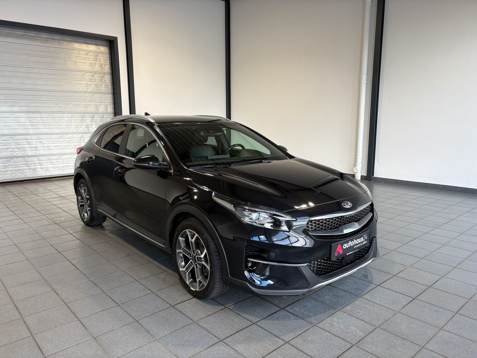 Kia XCeed SUV / Crossover / Geländewagen KIA XCeed 1.5 T-GDI DCT Xdition Sports Utility Vehicle #1
