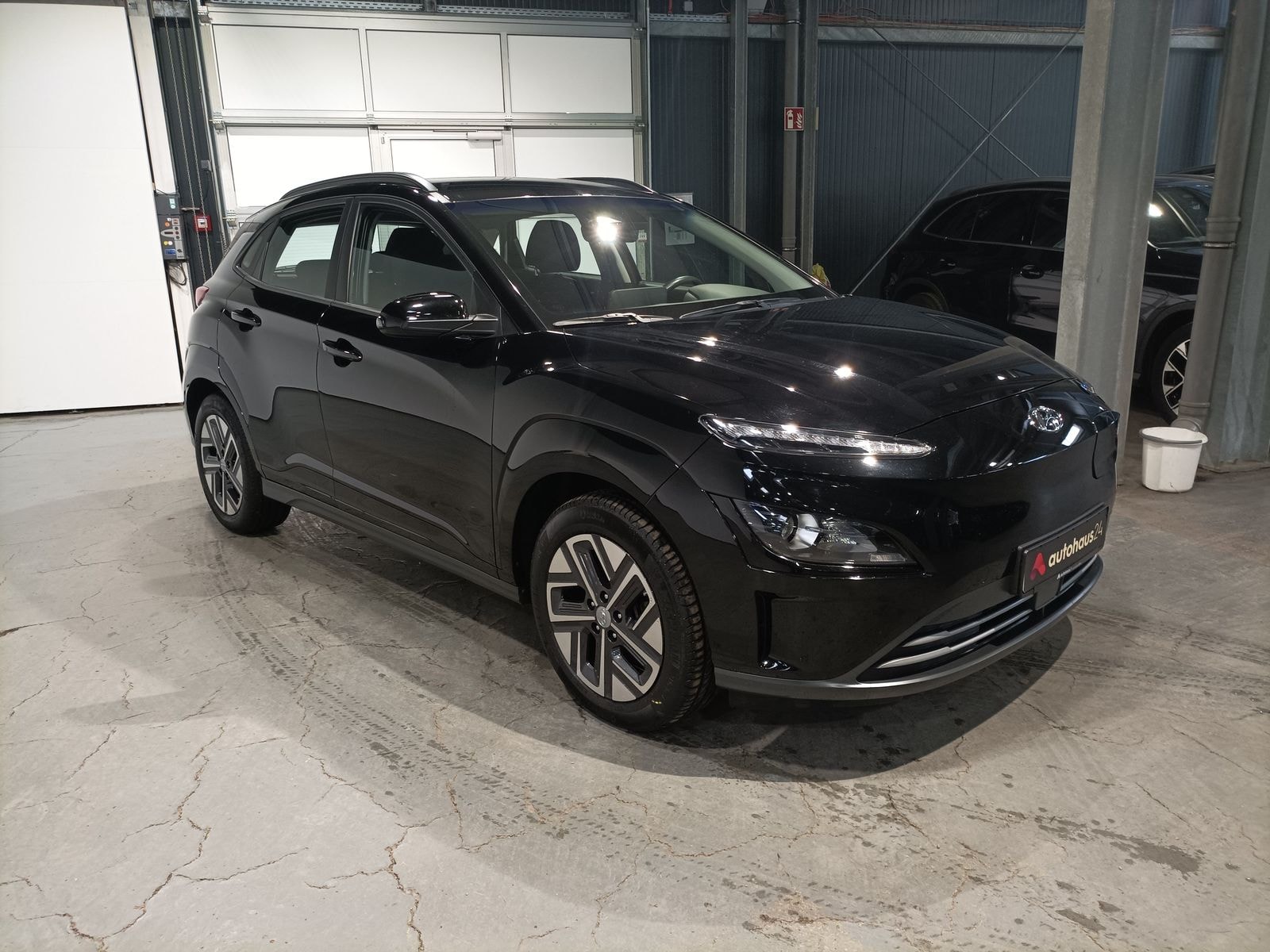 Hyundai Kona SUV / Crossover / Geländewagen HYUNDAI Kona ELEKTRO 100kW Sports Utility Vehicle #1