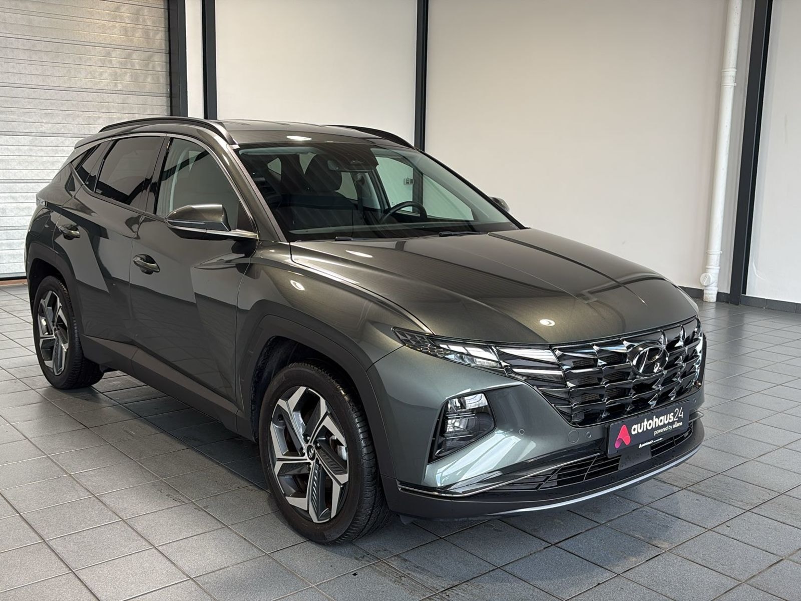 Hyundai Tucson SUV / Crossover / Geländewagen HYUNDAI Tucson 1.6 T-GDI Plug-in Hybrid 4WD Auto Sports Utility Vehicle #1