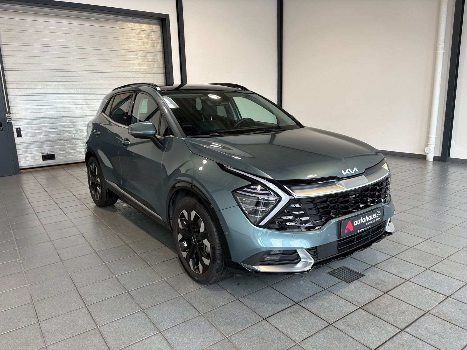 Kia Sportage SUV / Crossover / Geländewagen KIA Sportage 1.6 T-GDI Plug-in Hybrid Auto 4WD Sports Utility Vehicle #1