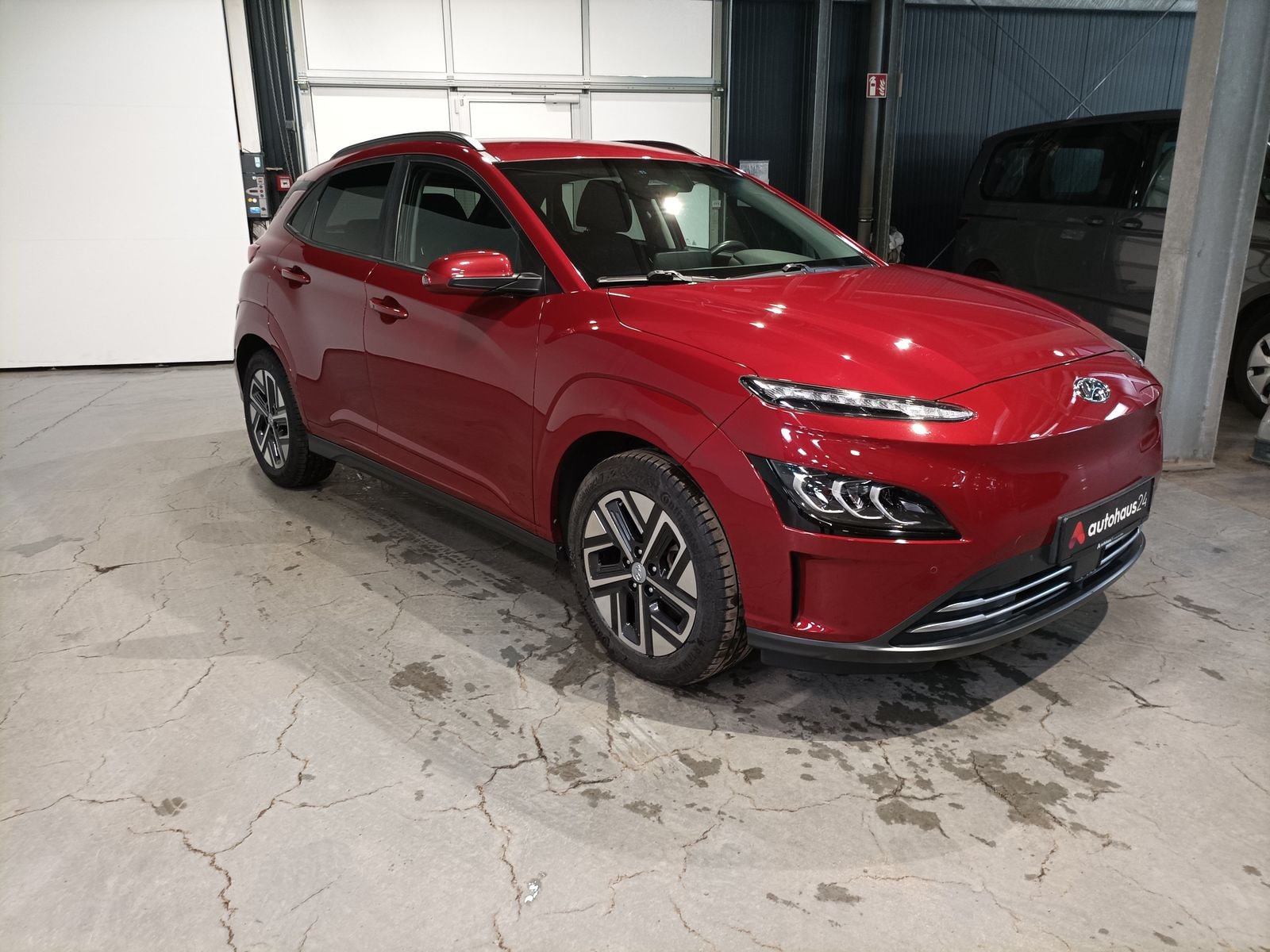 Hyundai Kona SUV / Crossover / Geländewagen HYUNDAI Kona ELEKTRO 100kW Sports Utility Vehicle #1