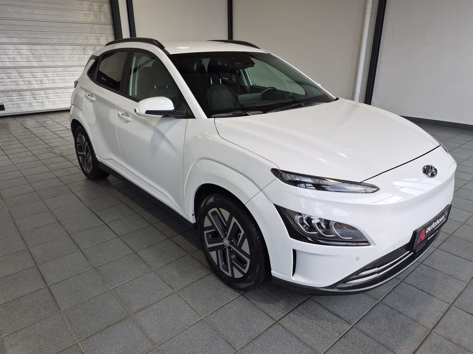 Hyundai Kona SUV / Crossover / Geländewagen HYUNDAI Kona ELEKTRO 150kW Sports Utility Vehicle #1