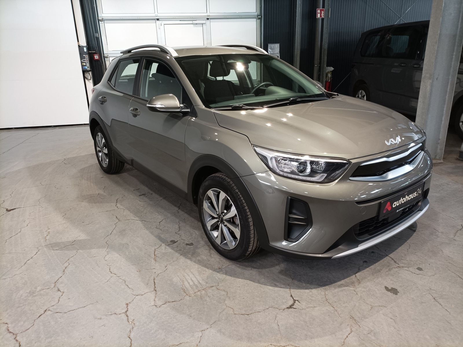 Kia Stonic SUV / Crossover / Geländewagen KIA Stonic 1.2 Vision Sports Utility Vehicle #1