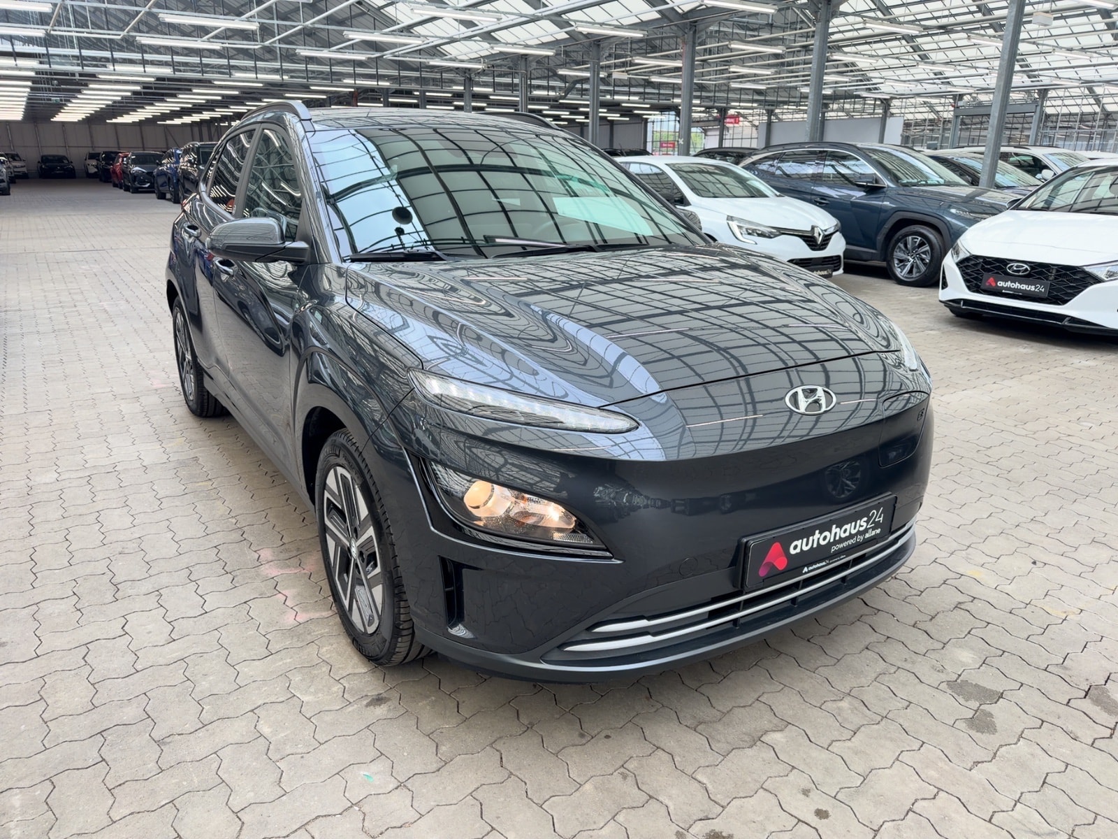 Hyundai Kona SUV / Crossover / Geländewagen HYUNDAI Kona ELEKTRO 100kW Sports Utility Vehicle #1
