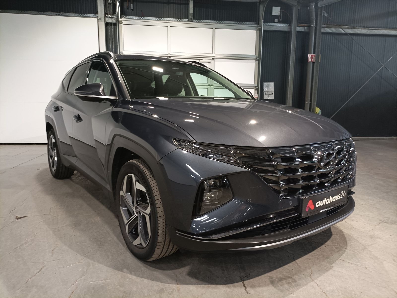 Hyundai Tucson SUV / Crossover / Geländewagen HYUNDAI Tucson 1.6 T-GDI Plug-in Hybrid 4WD Auto Sports Utility Vehicle #1