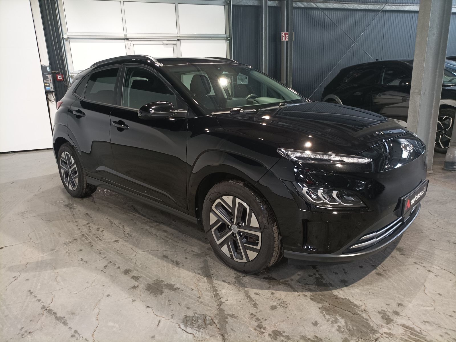 Hyundai Kona SUV / Crossover / Geländewagen HYUNDAI Kona ELEKTRO 150kW Sports Utility Vehicle #1