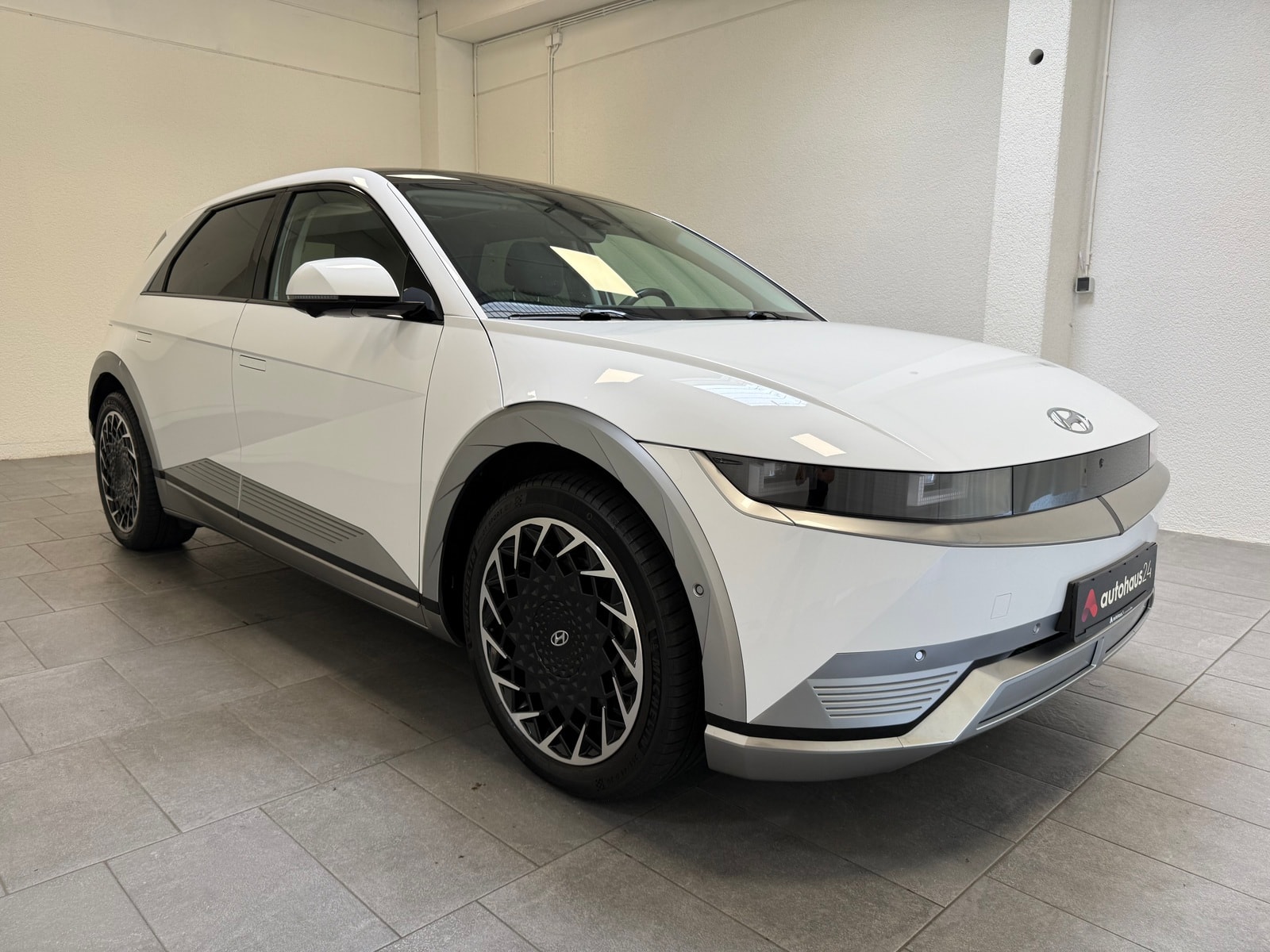 Hyundai IONIQ 5 Limousine HYUNDAI IONIQ 5 77,4 kWh Allradantrieb Sports Utility Vehicle #1