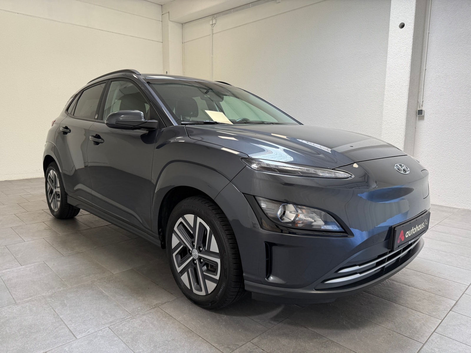 Hyundai Kona SUV / Crossover / Geländewagen HYUNDAI Kona ELEKTRO 100kW Sports Utility Vehicle #1