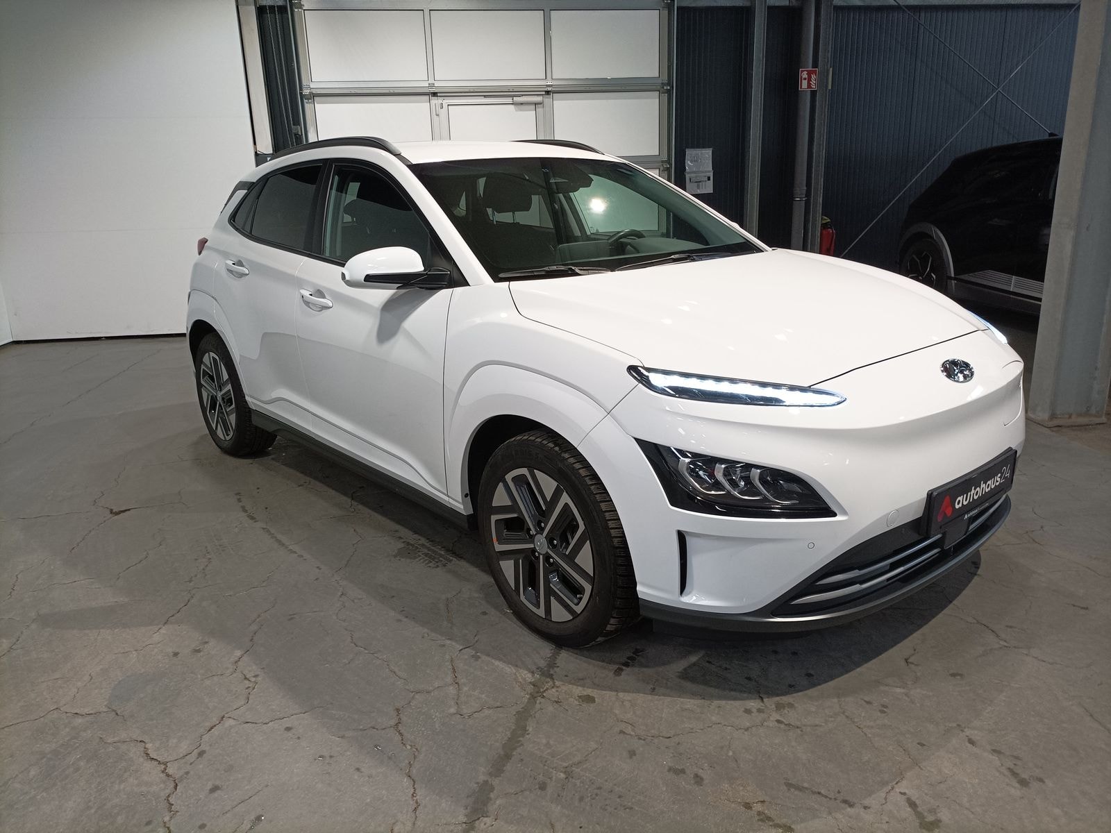 Hyundai Kona SUV / Crossover / Geländewagen HYUNDAI Kona ELEKTRO 150kW Sports Utility Vehicle #1