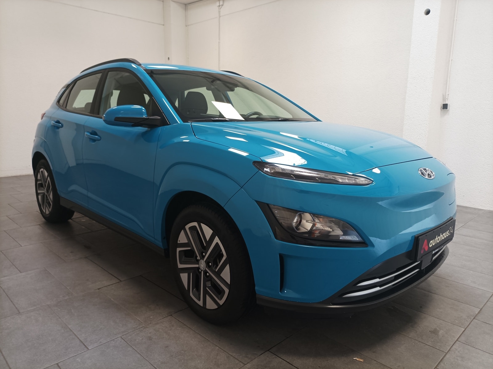 Hyundai Kona SUV / Crossover / Geländewagen HYUNDAI Kona ELEKTRO 100kW Sports Utility Vehicle #1