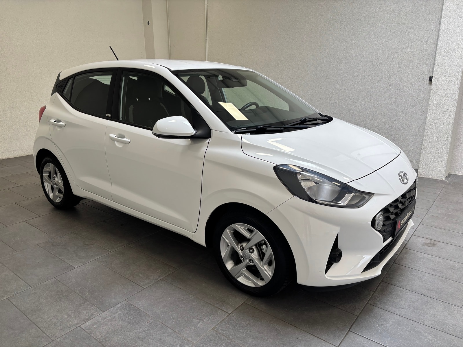 Hyundai i10 Limousine HYUNDAI i10 1.0 Trend Schräghecklimousine #1