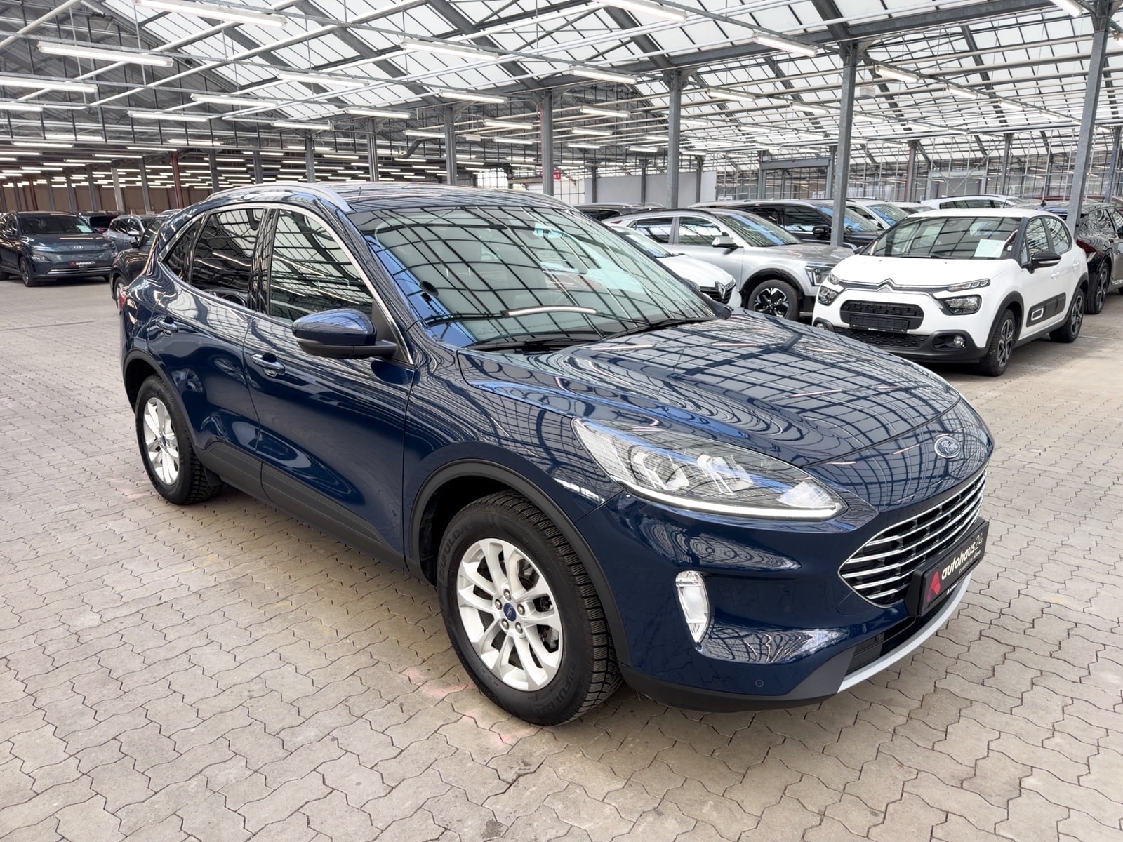 Ford Kuga SUV / Crossover / Geländewagen FORD Kuga 2.0 EcoBlue Auto Cool & Connect Sports Utility Vehicle #1