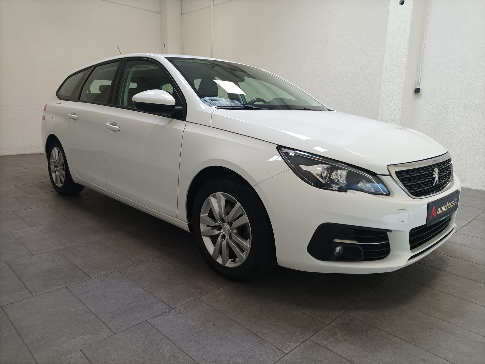 Peugeot 308 Kombi PEUGEOT 308 BlueHDi 130 Active Business SW Kombi #1