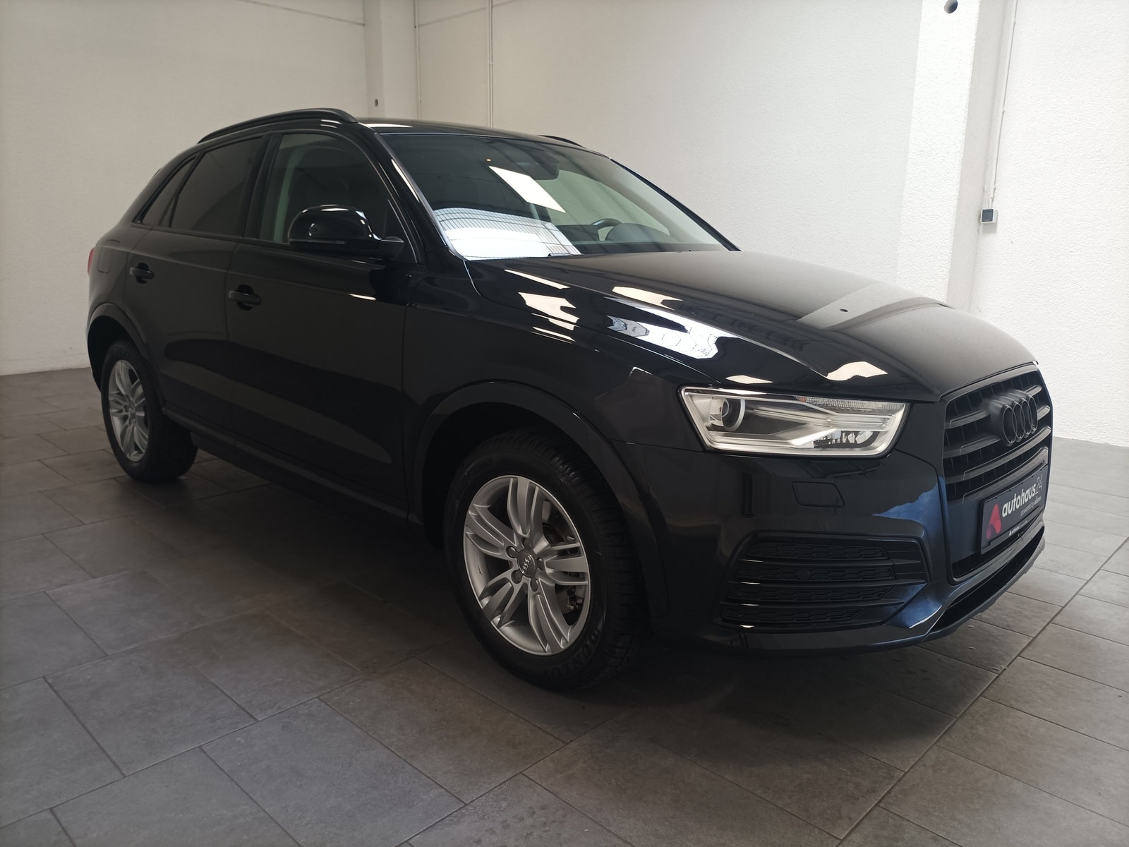 Audi Q3 SUV / Crossover / Geländewagen AUDI Q3 1.4 TFSI Sports Utility Vehicle #1