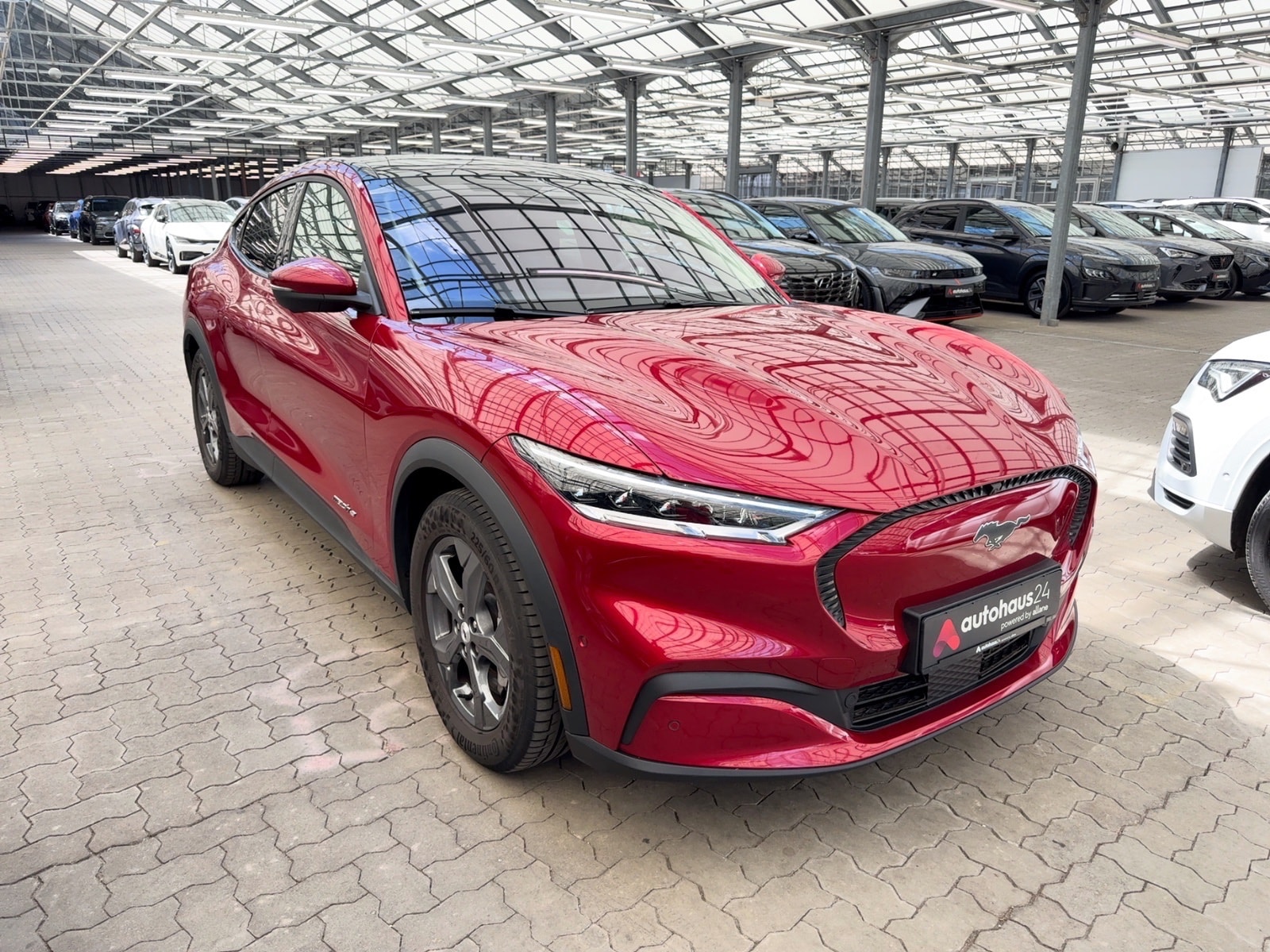 Ford Mustang SUV / Crossover / Geländewagen FORD Mustang Mach-E 75 kWh Sports Utility Vehicle #1