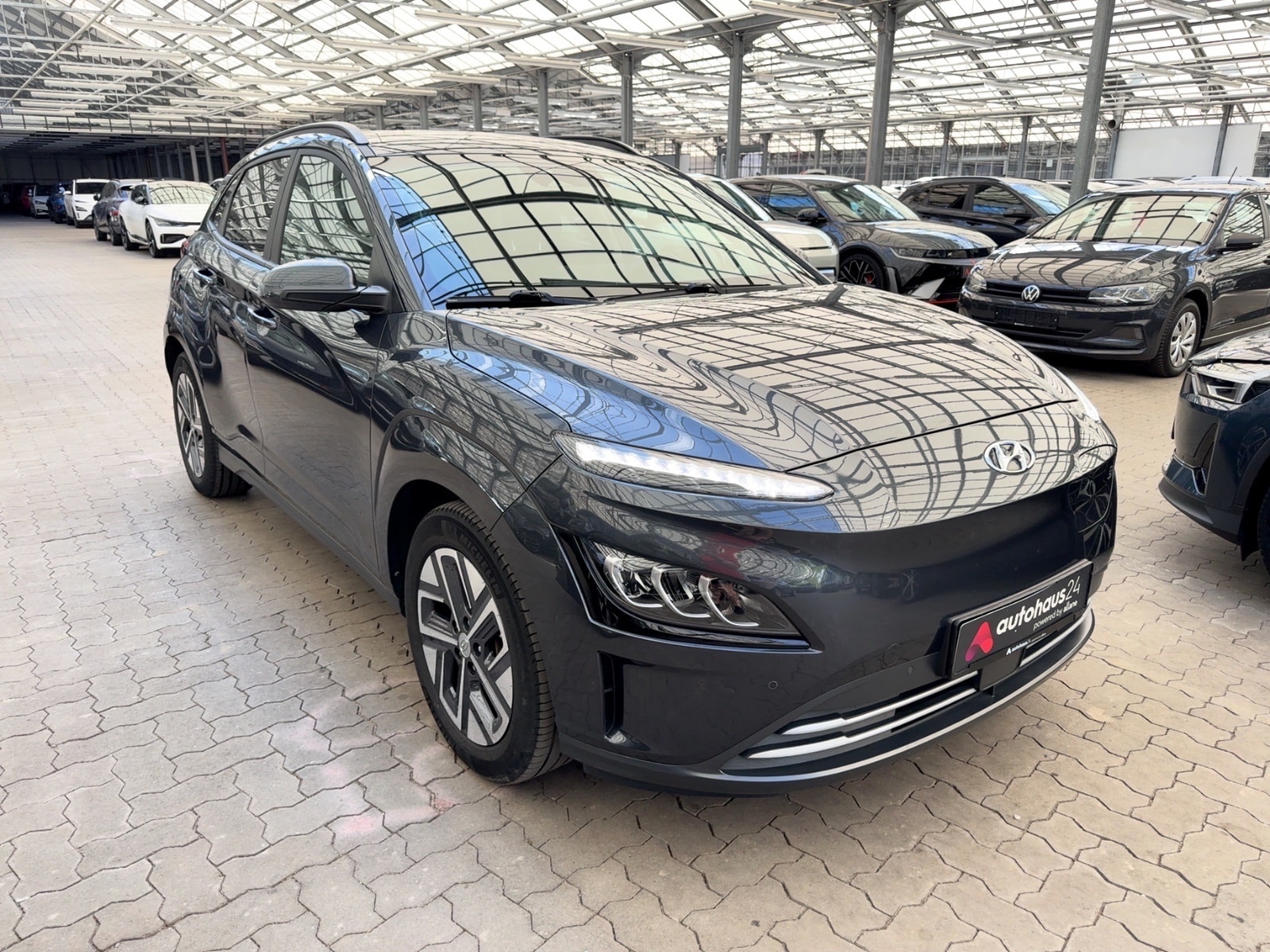 Hyundai Kona SUV / Crossover / Geländewagen HYUNDAI Kona ELEKTRO 150kW Sports Utility Vehicle #1