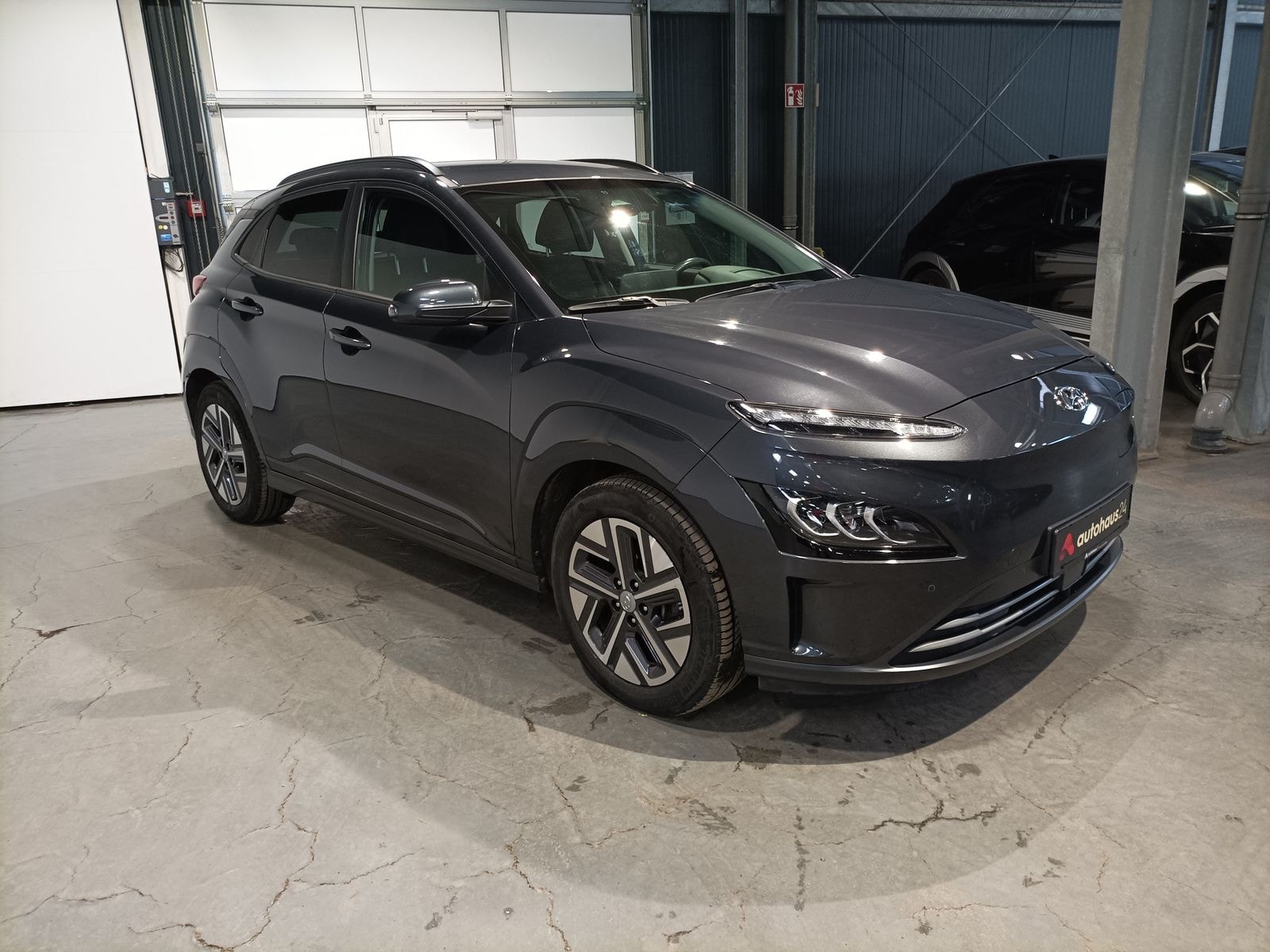 Hyundai Kona SUV / Crossover / Geländewagen HYUNDAI Kona ELEKTRO 150kW Sports Utility Vehicle #1
