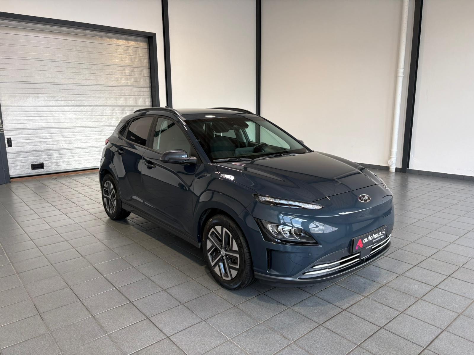 Hyundai Kona SUV / Crossover / Geländewagen HYUNDAI Kona ELEKTRO 150kW Sports Utility Vehicle #1
