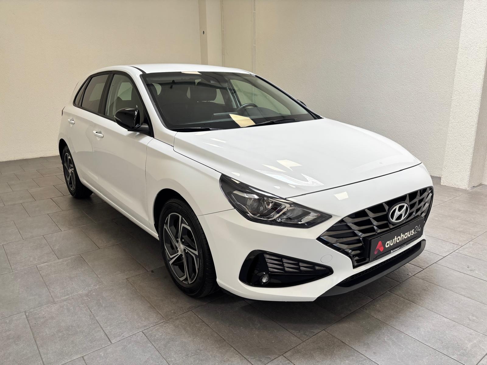 Hyundai i30 Limousine HYUNDAI i30 1.0 T-GDI EDITION 30 Schräghecklimousine #1