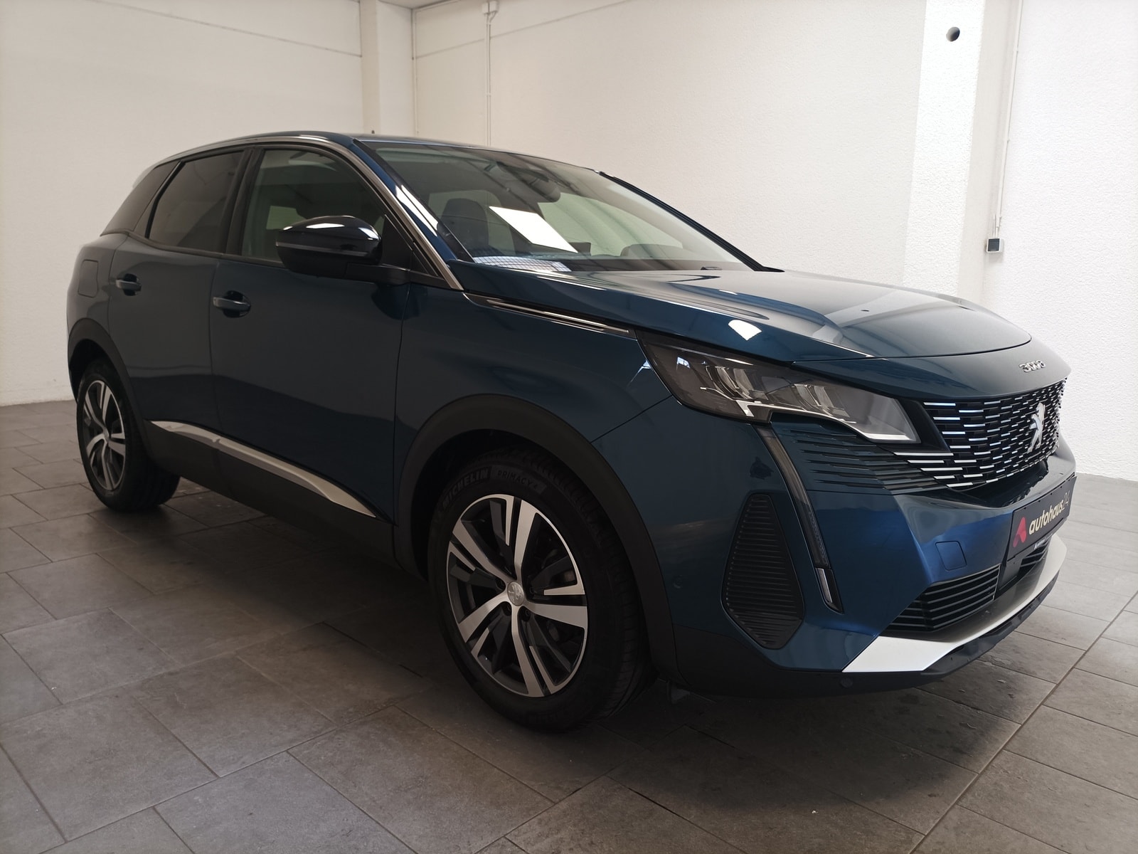 Peugeot 3008 SUV / Crossover / Geländewagen PEUGEOT 3008 1.5 BlueHDi 130 Active Sports Utility Vehicle #1