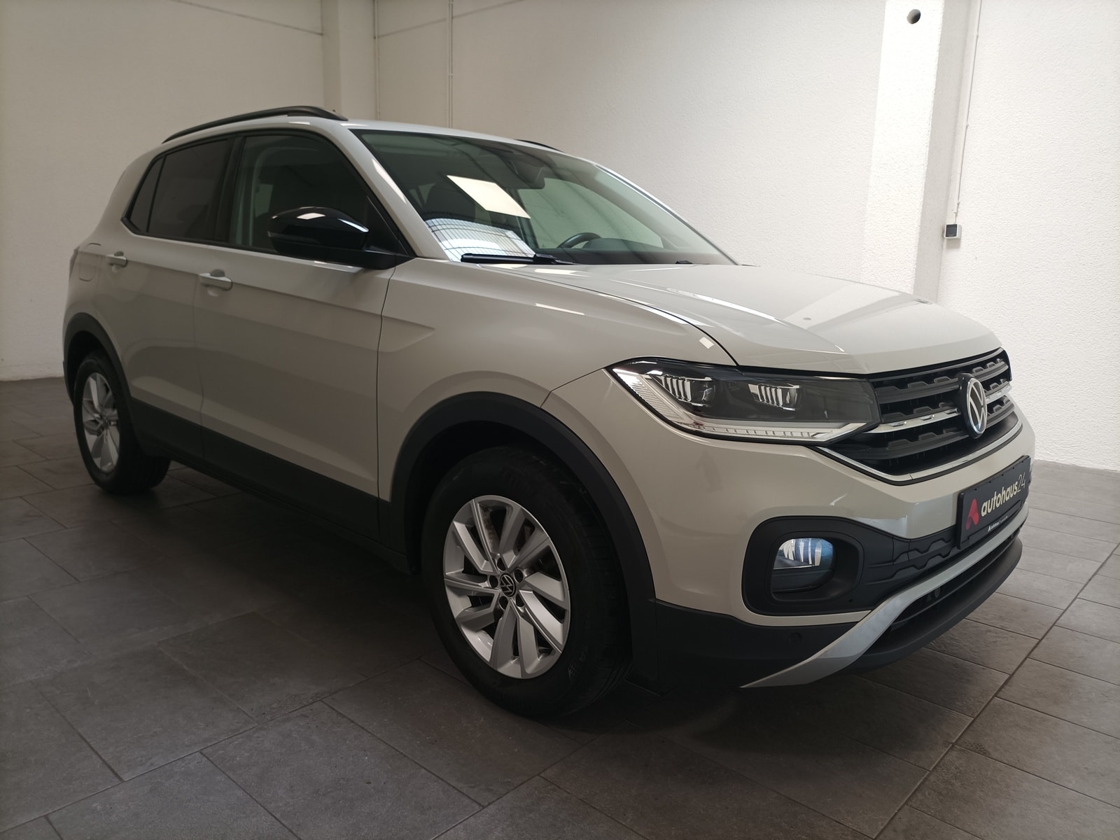 Volkswagen T-Cross SUV / Crossover / Geländewagen VOLKSWAGEN T-Cross 1.5 TSI ACT OPF DSG Life Sports Utility Vehicle #1