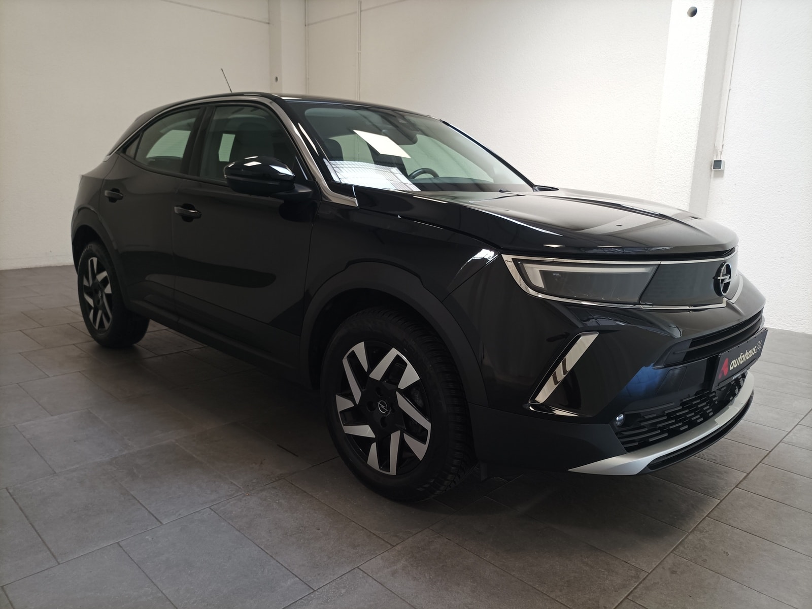 Opel Mokka SUV / Crossover / Geländewagen OPEL Mokka 1.2 Turbo 96kW Edition Sports Utility Vehicle #1