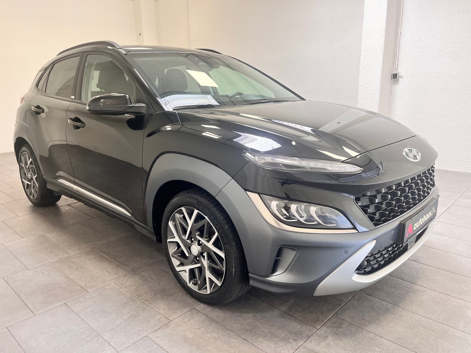Hyundai Kona SUV / Crossover / Geländewagen HYUNDAI Kona 1.6l GDi HYBRID Premium Sports Utility Vehicle #1
